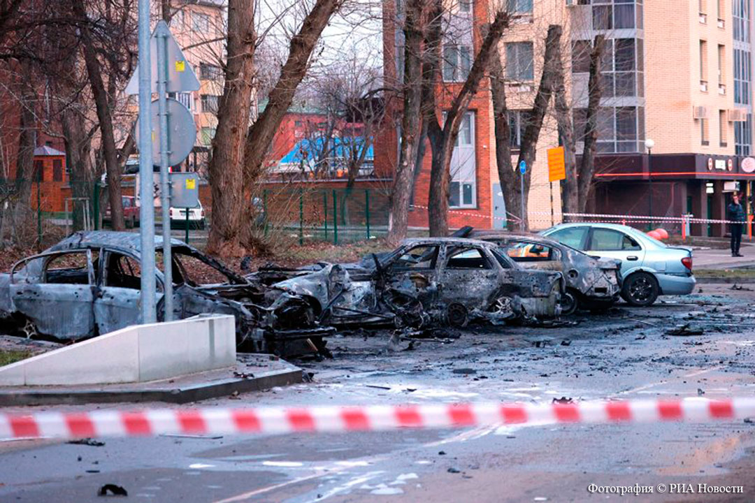 Поврежденные автомобили по ул. Николая Островского в г. Белгород (288 м. от Николо-Иоасафовского собора)
